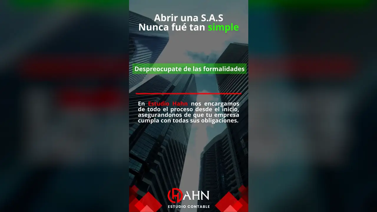 Placa de Estudio Hahn con el título «Abrir una S.A.S. nunca fue tan simple» sobre una vista de edificios.
